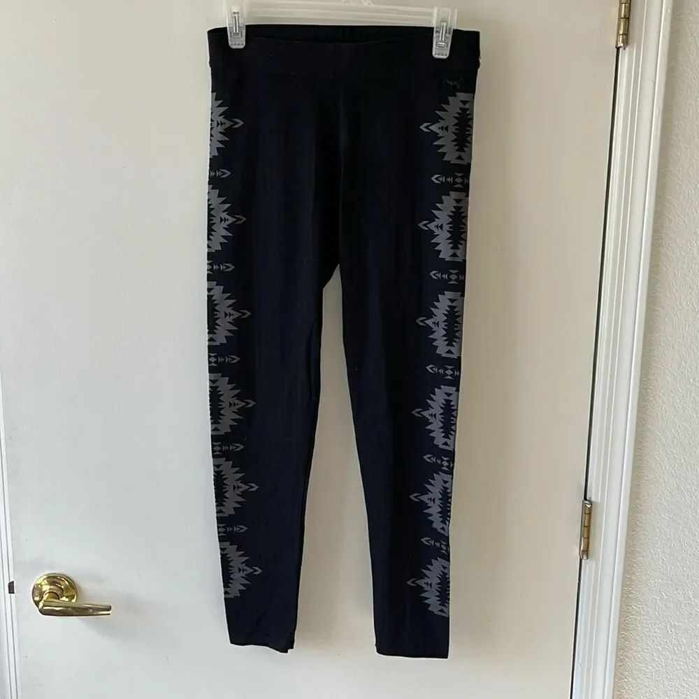 Pink Victorias Secret Aztec Design Leggings Size L GUC Black/silver